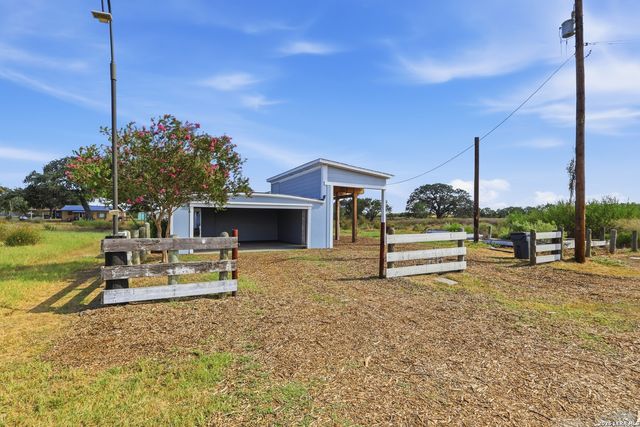 25840 MATHIS RD, Elmendorf, TX 78112