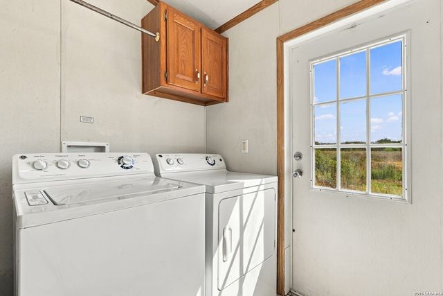 25840 MATHIS RD, Elmendorf, TX 78112