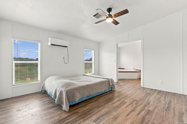 25840 MATHIS RD, Elmendorf, TX 78112