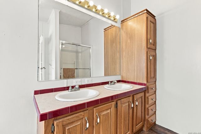 25840 MATHIS RD, Elmendorf, TX 78112