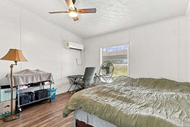 25840 MATHIS RD, Elmendorf, TX 78112