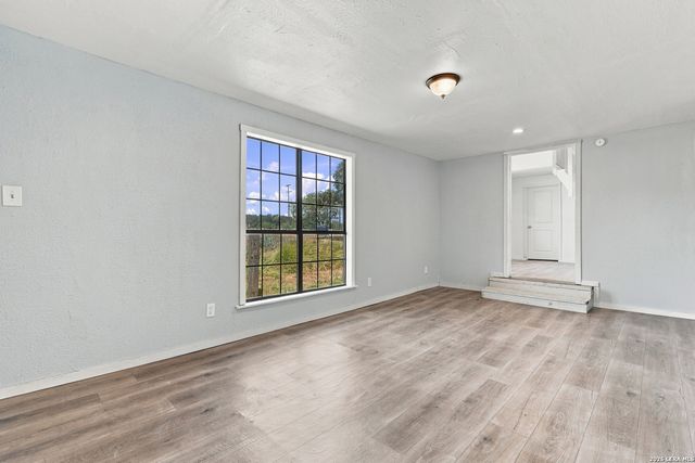 25840 MATHIS RD, Elmendorf, TX 78112
