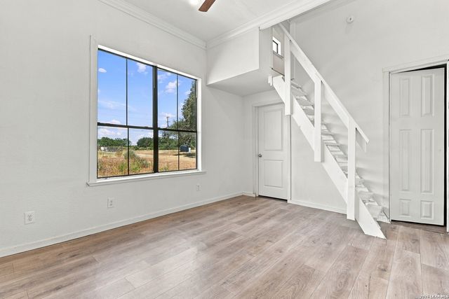 25840 MATHIS RD, Elmendorf, TX 78112