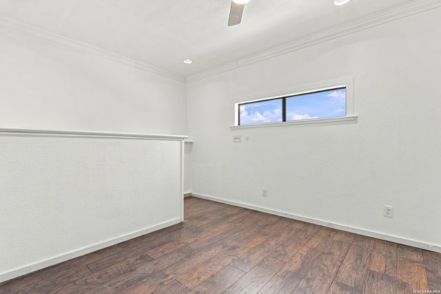 25840 MATHIS RD, Elmendorf, TX 78112