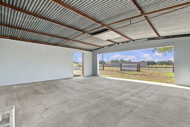 25840 MATHIS RD, Elmendorf, TX 78112