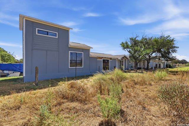 25840 MATHIS RD, Elmendorf, TX 78112