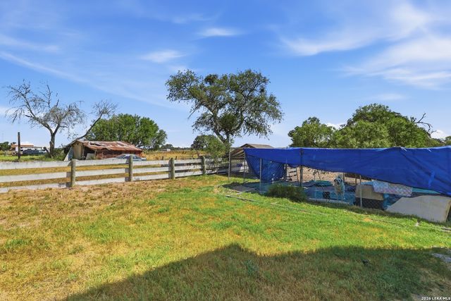 25840 MATHIS RD, Elmendorf, TX 78112