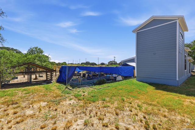 25840 MATHIS RD, Elmendorf, TX 78112