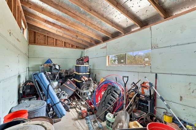 25840 MATHIS RD, Elmendorf, TX 78112