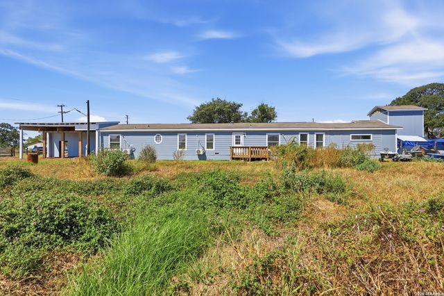 25840 MATHIS RD, Elmendorf, TX 78112
