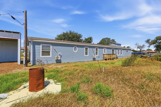 25840 MATHIS RD, Elmendorf, TX 78112