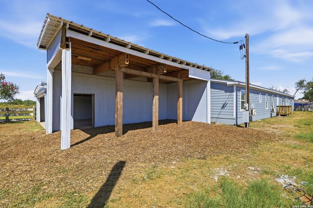 25840 MATHIS RD, Elmendorf, TX 78112