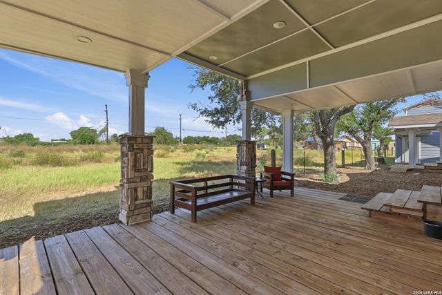 25840 MATHIS RD, Elmendorf, TX 78112