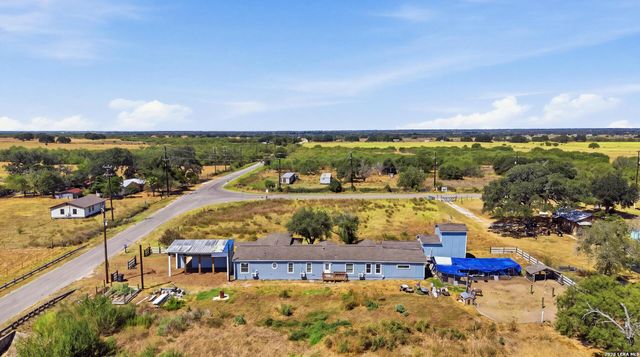 25840 MATHIS RD, Elmendorf, TX 78112