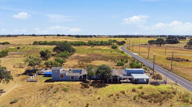 25840 MATHIS RD, Elmendorf, TX 78112