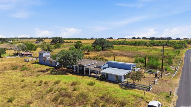 25840 MATHIS RD, Elmendorf, TX 78112