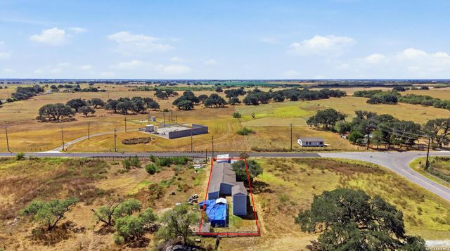 25840 MATHIS RD, Elmendorf, TX 78112