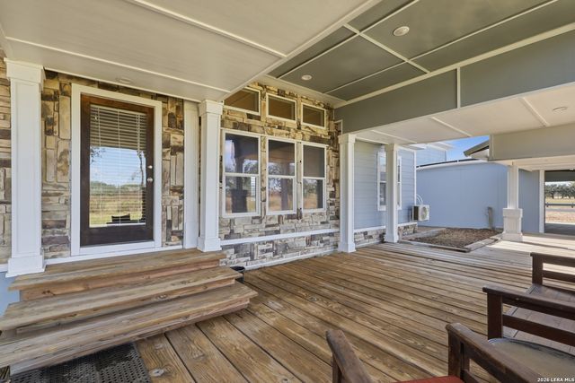 25840 MATHIS RD, Elmendorf, TX 78112