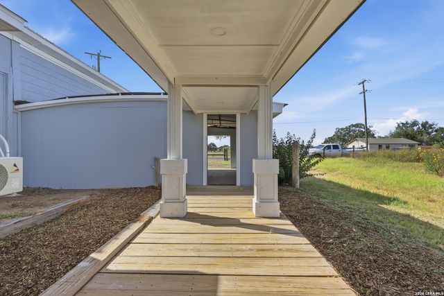 25840 MATHIS RD, Elmendorf, TX 78112