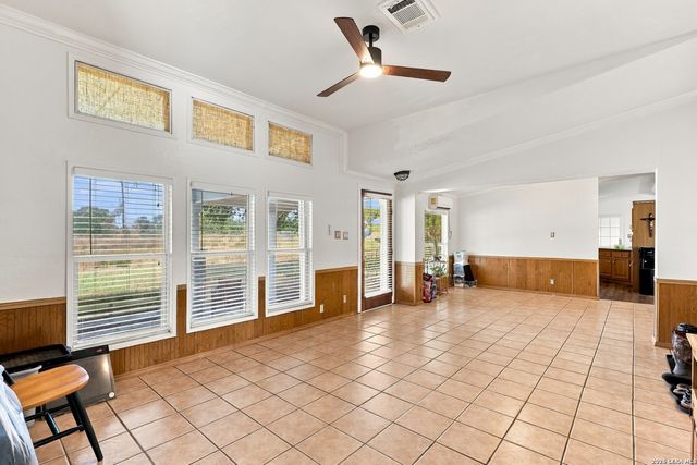 25840 MATHIS RD, Elmendorf, TX 78112