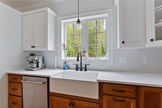 25 Kristin Drive, Cranston, RI 02921