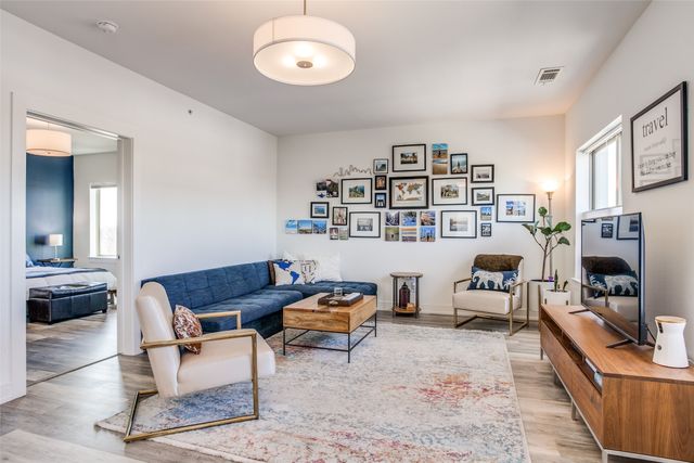 5710 Mccommas Boulevard 301, Dallas, TX 75206