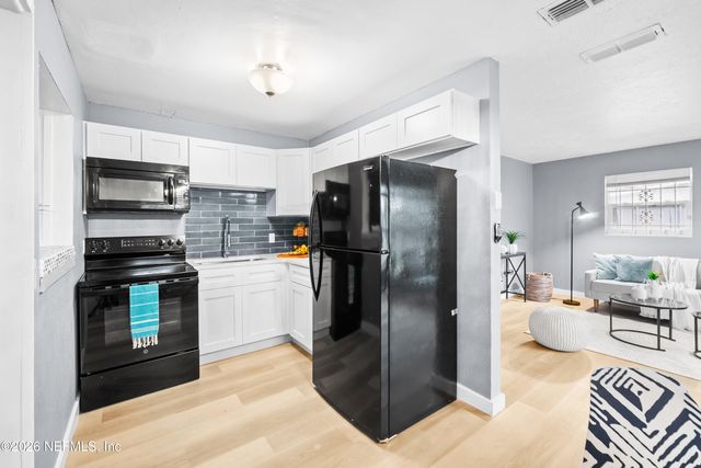 4104 LEONARD Circle E, Jacksonville, FL 32209