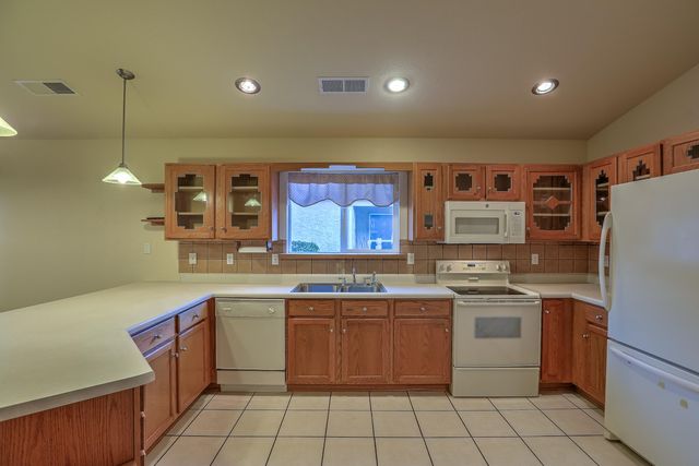 757 Valley Meadows Drive, Rio Rancho, NM 87144