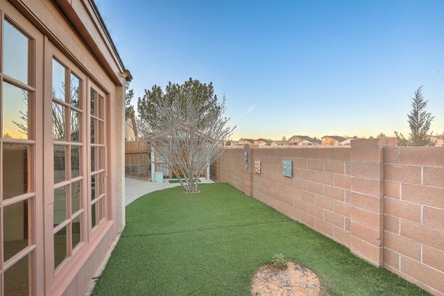 757 Valley Meadows Drive, Rio Rancho, NM 87144