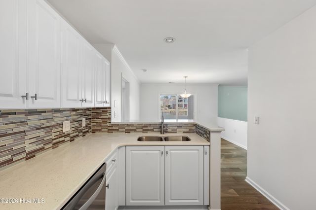 4122 Breezewood Drive 102, Wilmington, NC 28412