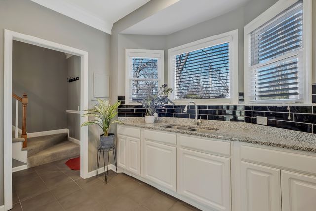 1005 Glendale Ln, Nashville, TN 37204