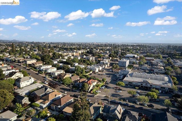 2201 Coloma St., Oakland, CA 94602