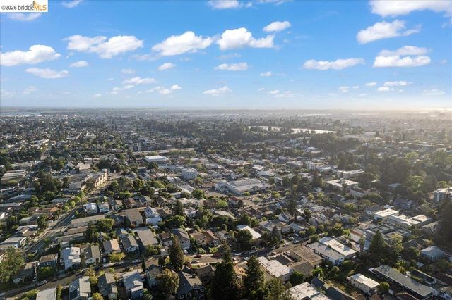 2201 Coloma St., Oakland, CA 94602