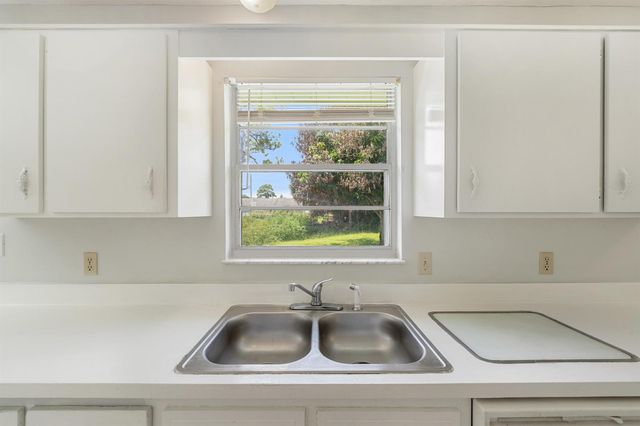 636 SW EYERLY Avenue, Port St. Lucie, FL 34983