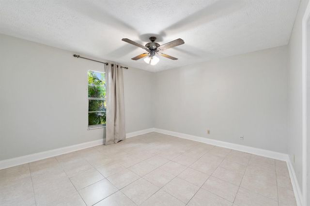 636 SW EYERLY Avenue, Port St. Lucie, FL 34983