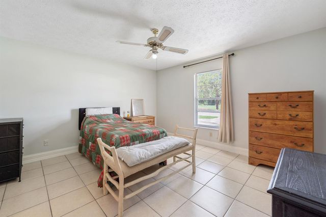 636 SW EYERLY Avenue, Port St. Lucie, FL 34983