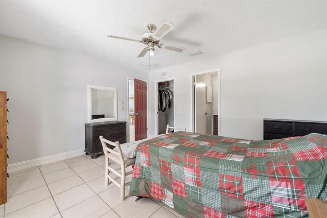 636 SW EYERLY Avenue, Port St. Lucie, FL 34983