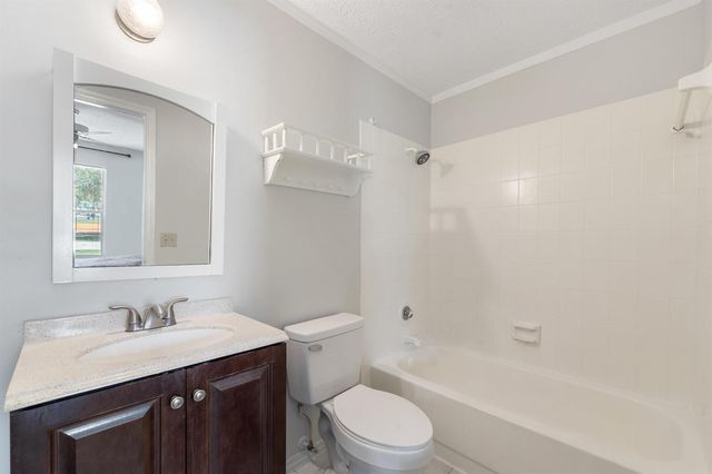 636 SW EYERLY Avenue, Port St. Lucie, FL 34983