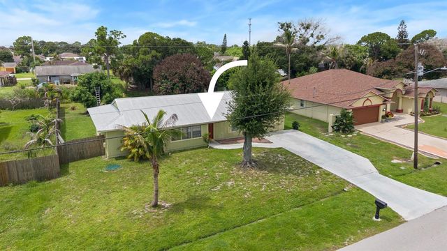 636 SW EYERLY Avenue, Port St. Lucie, FL 34983