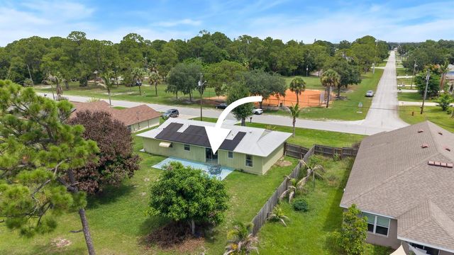 636 SW EYERLY Avenue, Port St. Lucie, FL 34983
