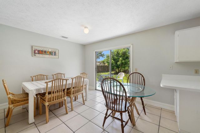 636 SW EYERLY Avenue, Port St. Lucie, FL 34983