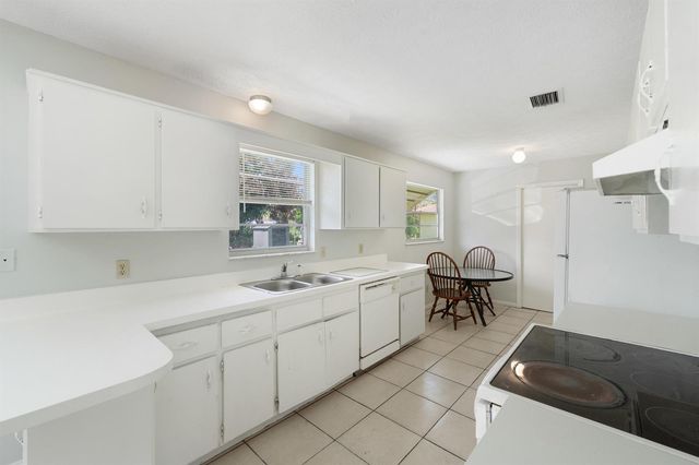 636 SW EYERLY Avenue, Port St. Lucie, FL 34983