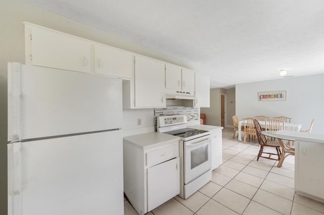 636 SW EYERLY Avenue, Port St. Lucie, FL 34983