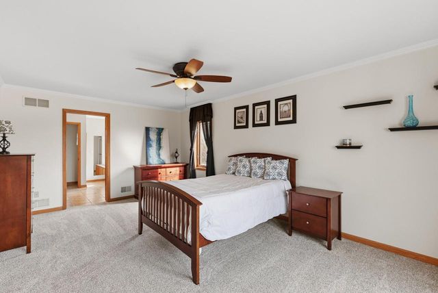 6180 S Preston LANE, New Berlin, WI 53151