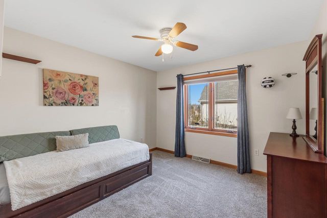 6180 S Preston LANE, New Berlin, WI 53151