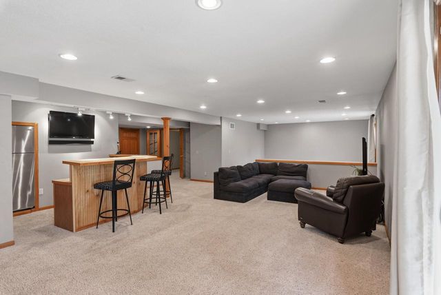 6180 S Preston LANE, New Berlin, WI 53151