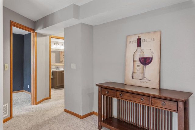 6180 S Preston LANE, New Berlin, WI 53151