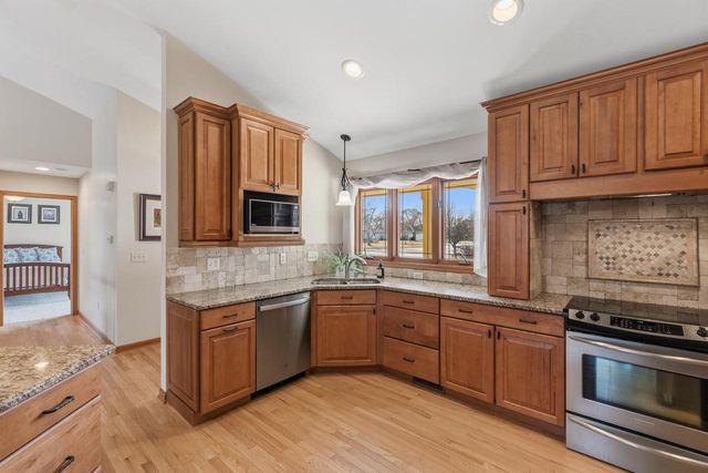 6180 S Preston LANE, New Berlin, WI 53151