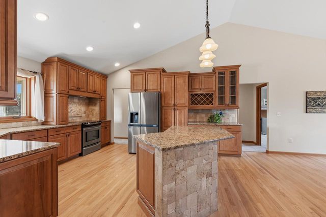 6180 S Preston LANE, New Berlin, WI 53151