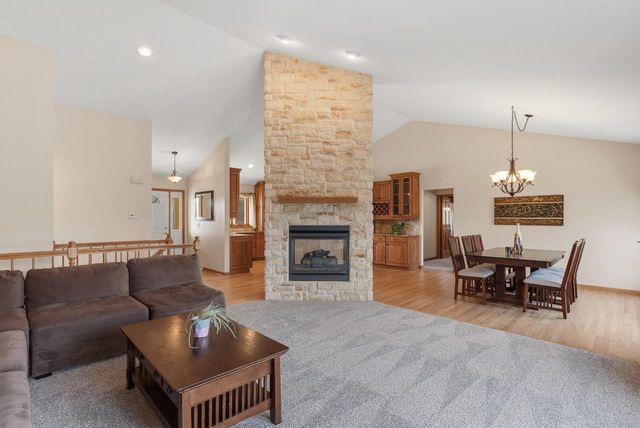 6180 S Preston LANE, New Berlin, WI 53151